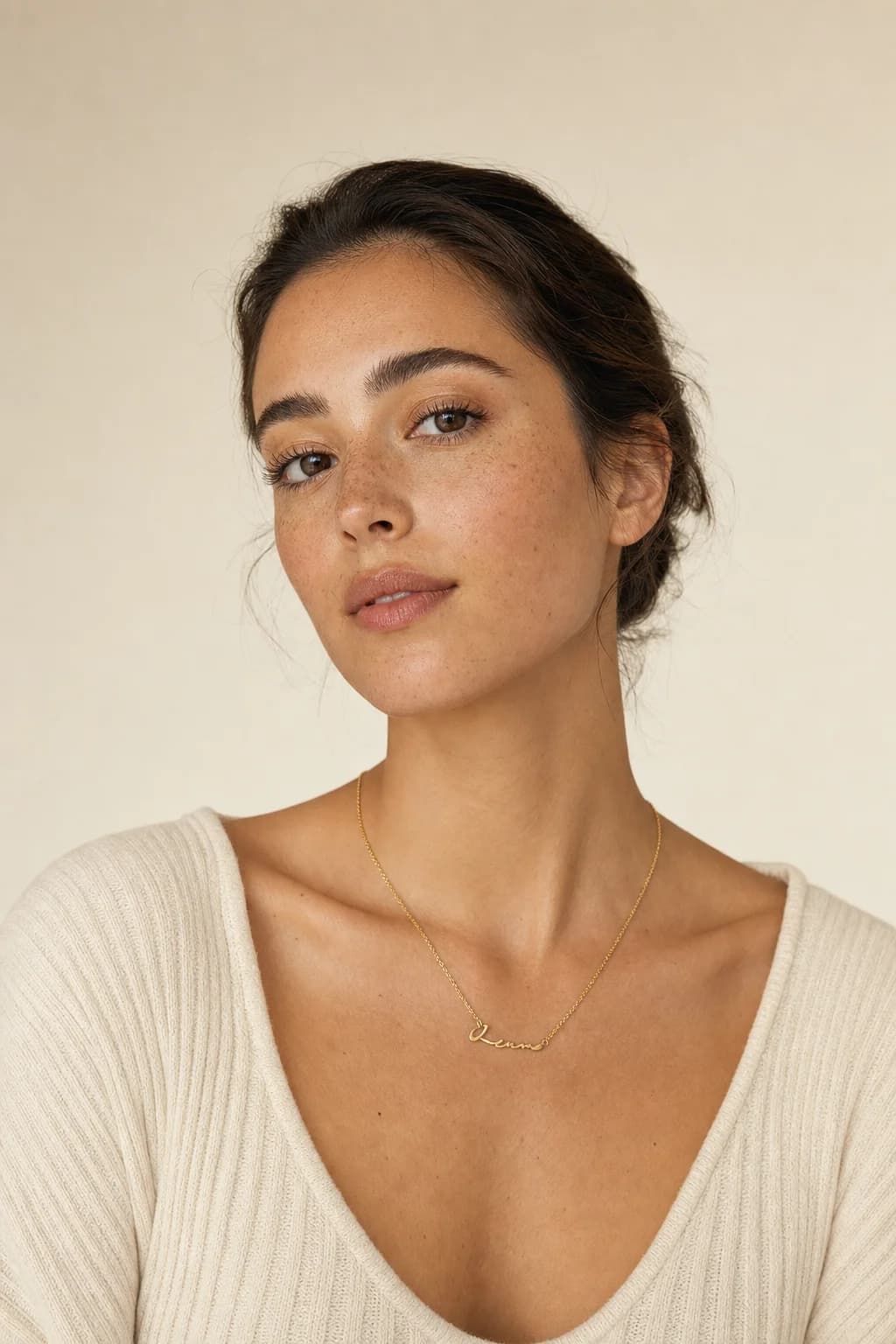Model wearing a custom name necklace pendant
